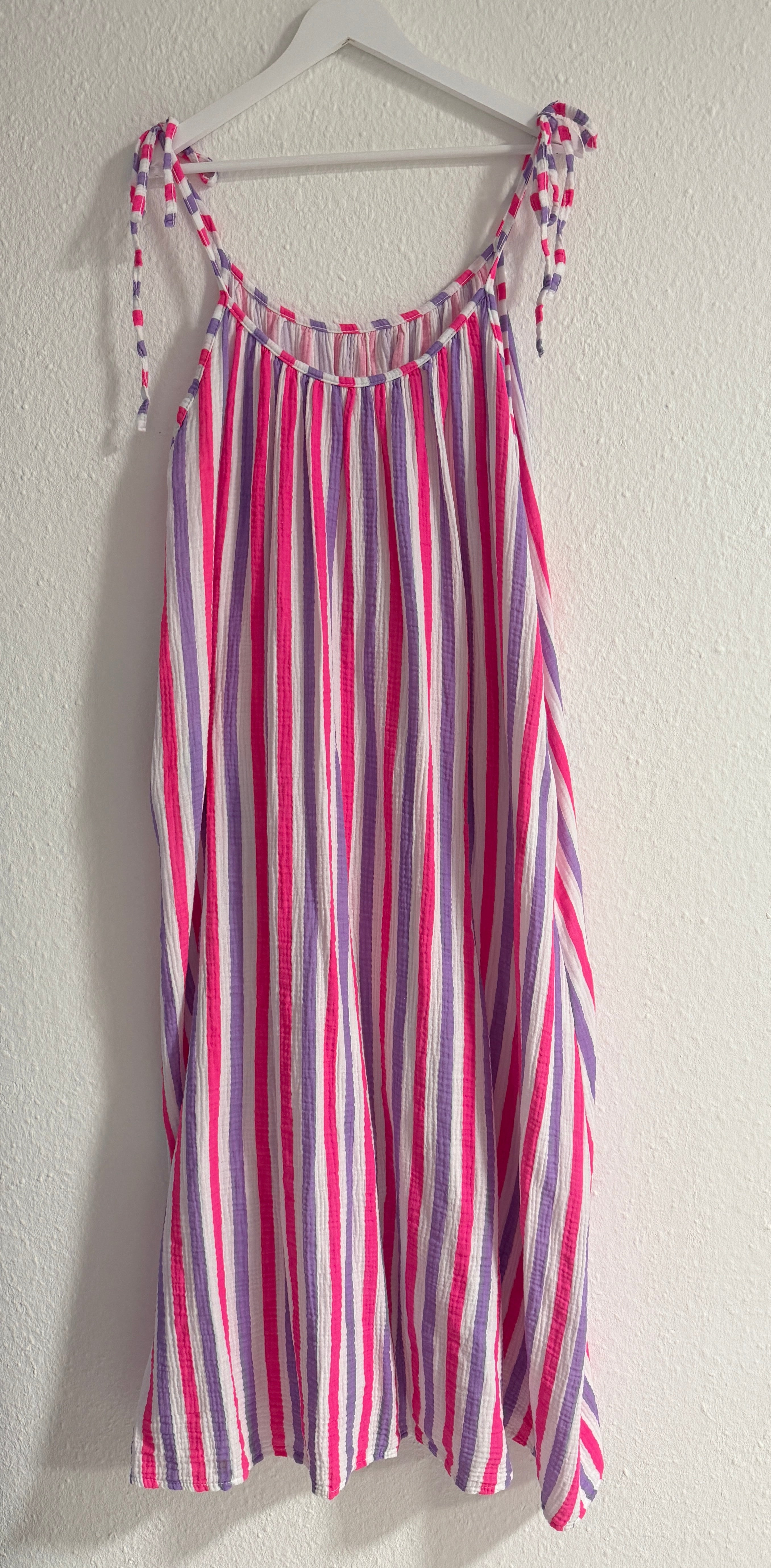 CURVY MUSSELIN KLEID | STRIVELLA