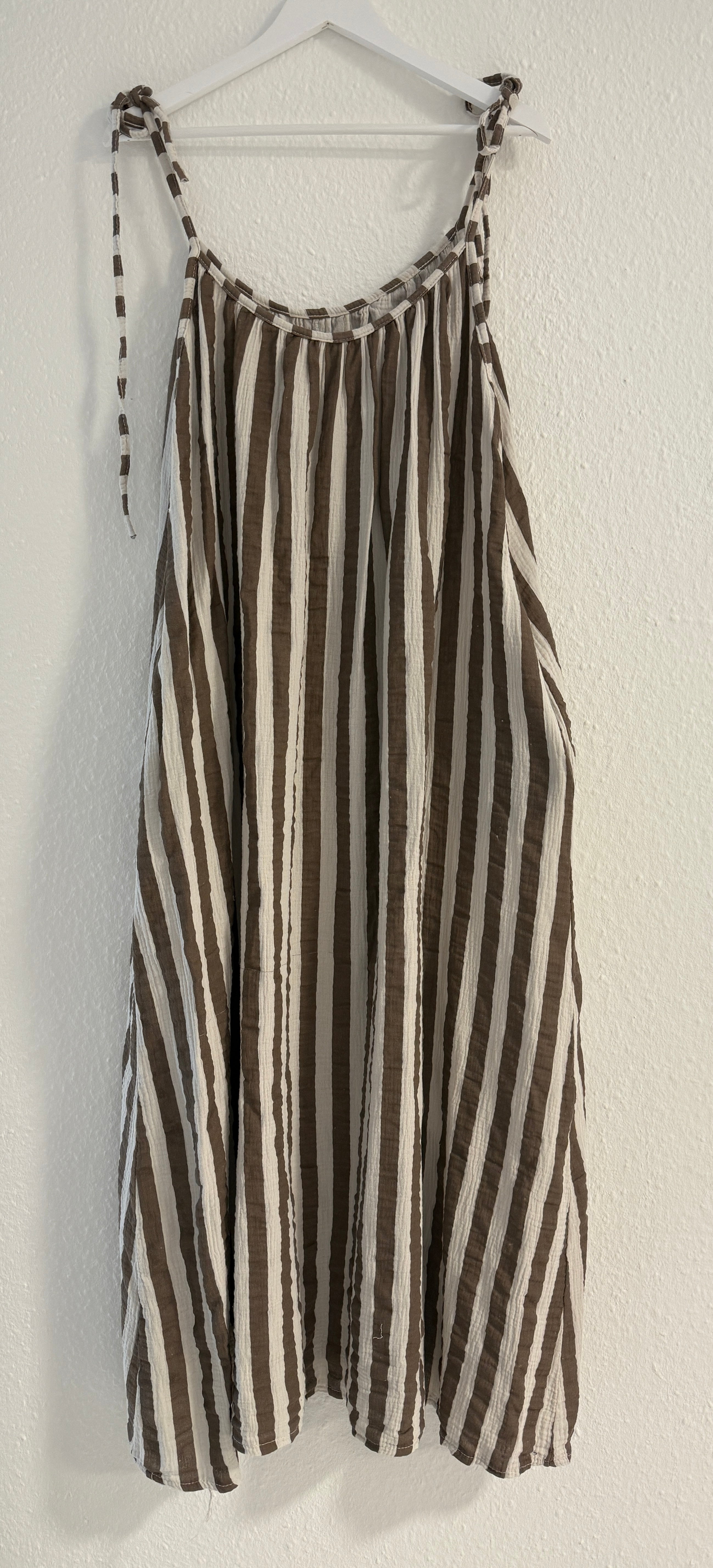 CURVY MUSSELIN KLEID | STRIVELLA