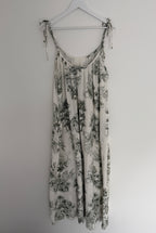 CURVY MUSSELIN KLEID | BOTANICA