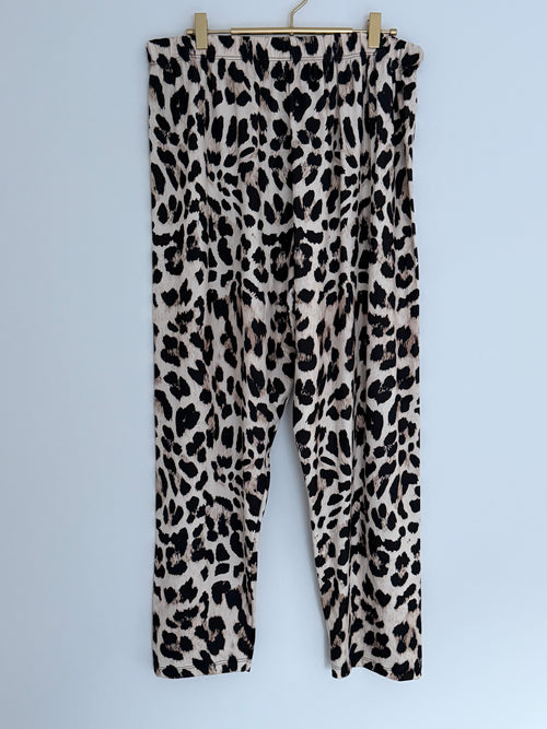 CURVY LEGGINGS | SAVAGE