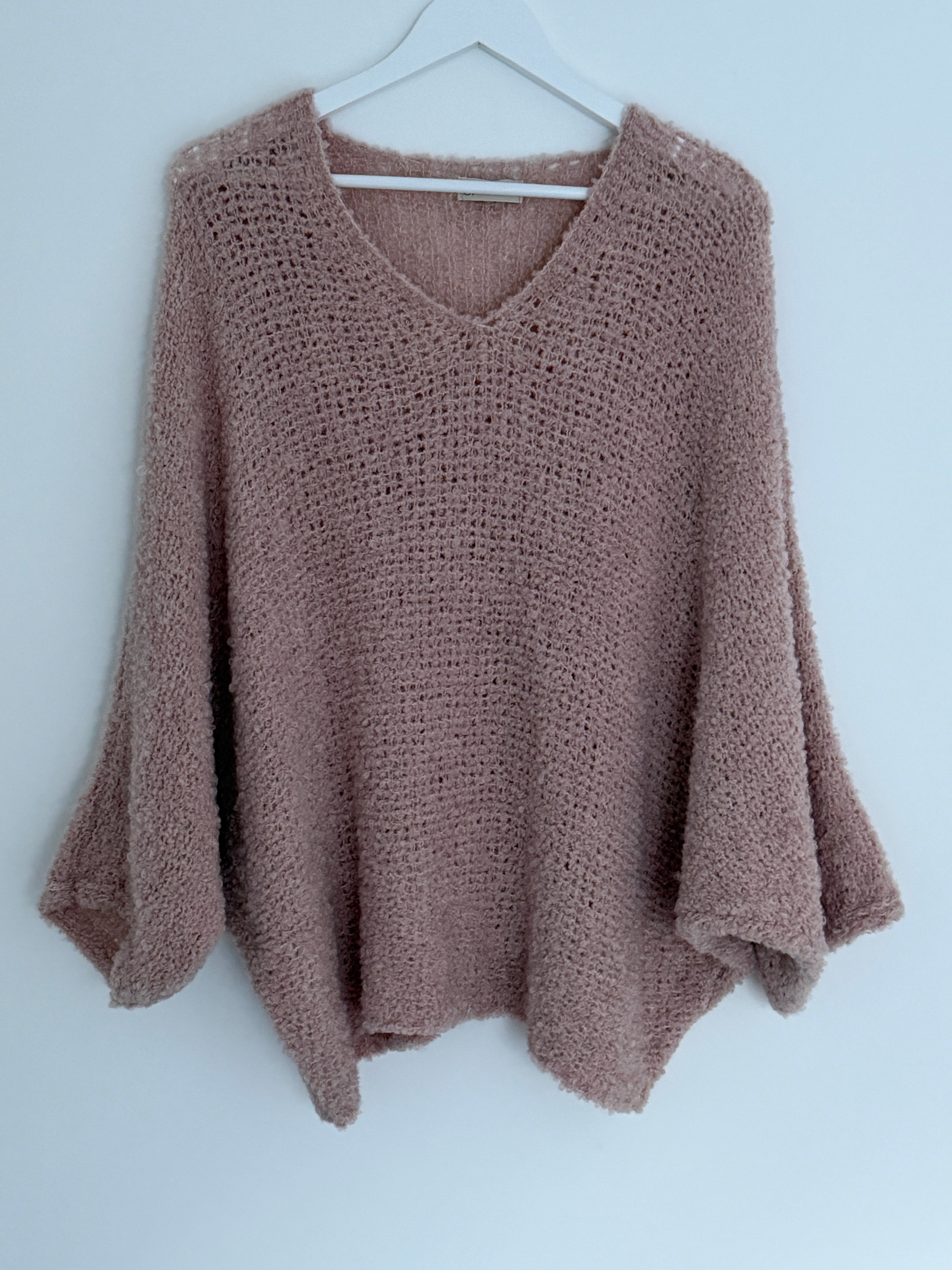 CURVY BOUCLÉ-PULLOVER | NUVÉ