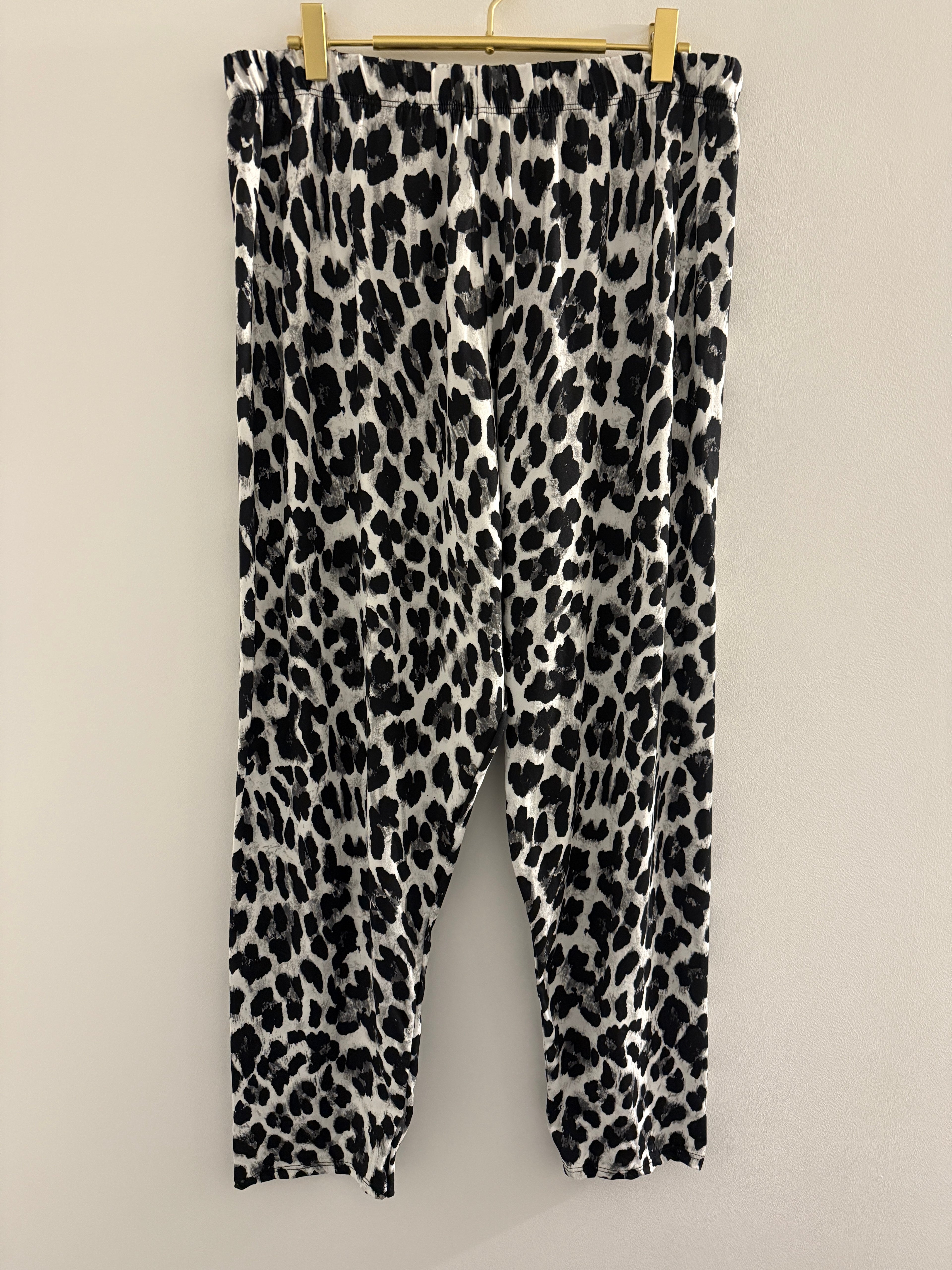 CURVY LEGGINGS | SAVAGE