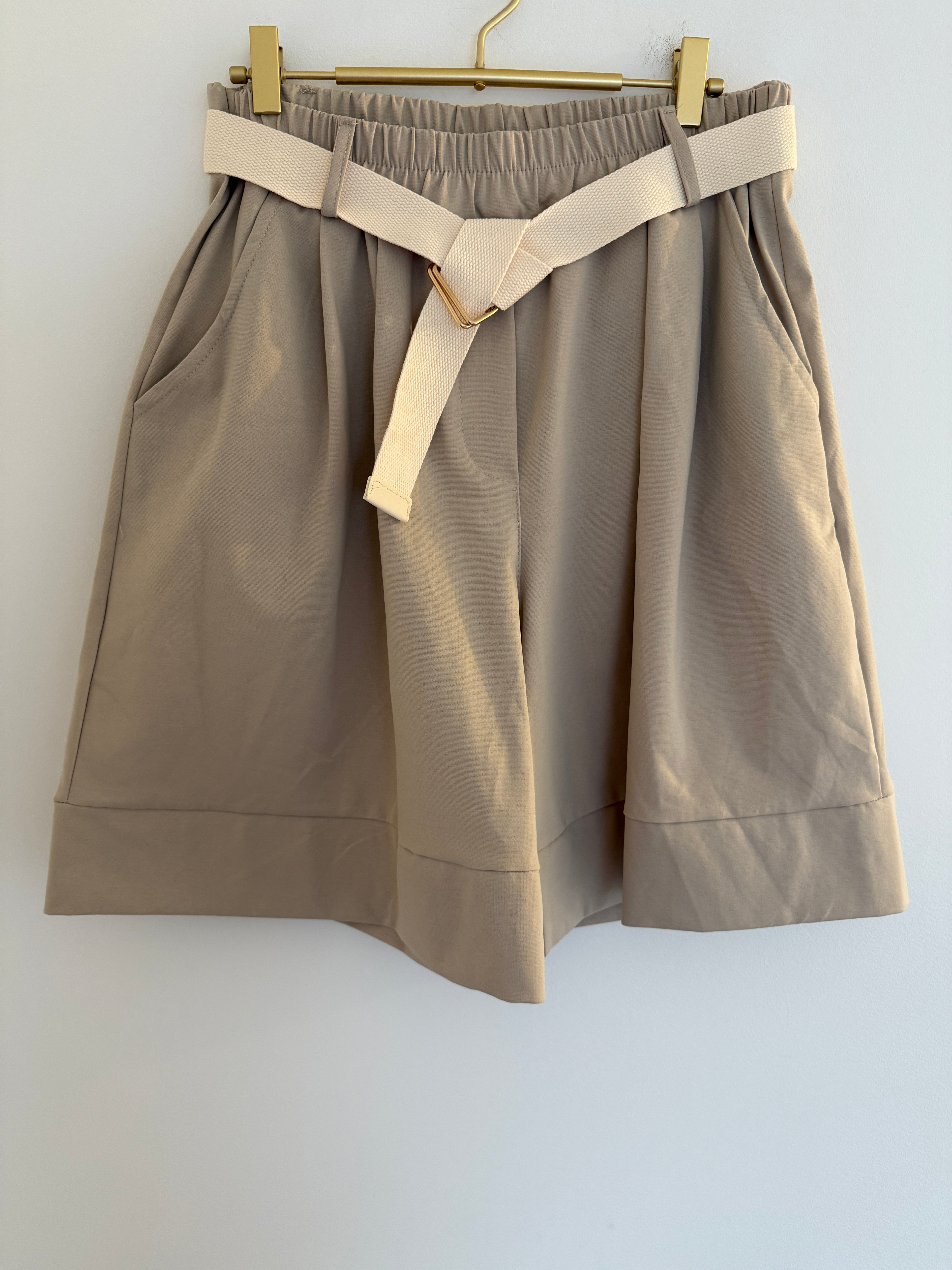 CURVY SHORT | LIVO