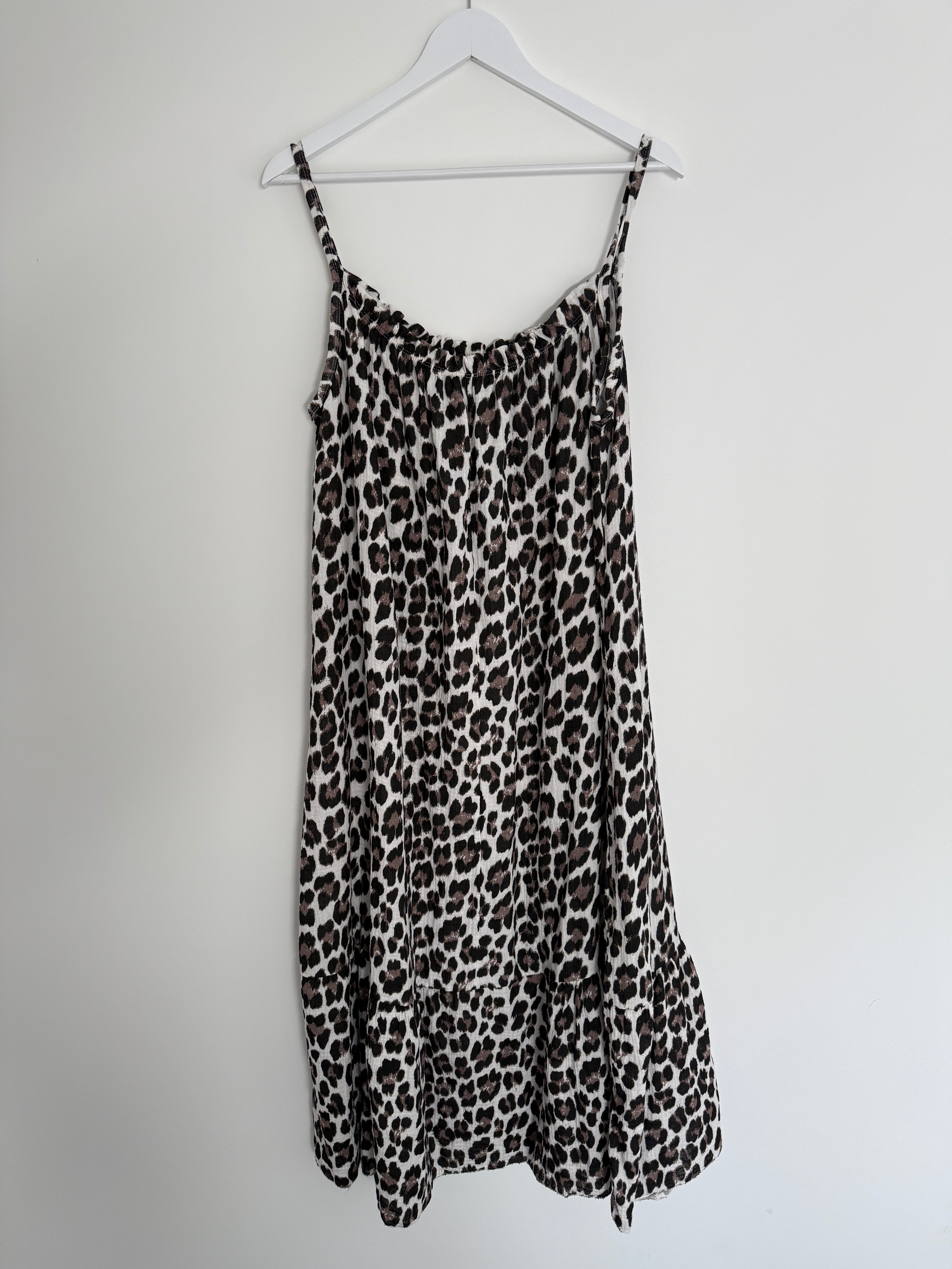 CURVY MUSSELIN KLEID | LEOLITA