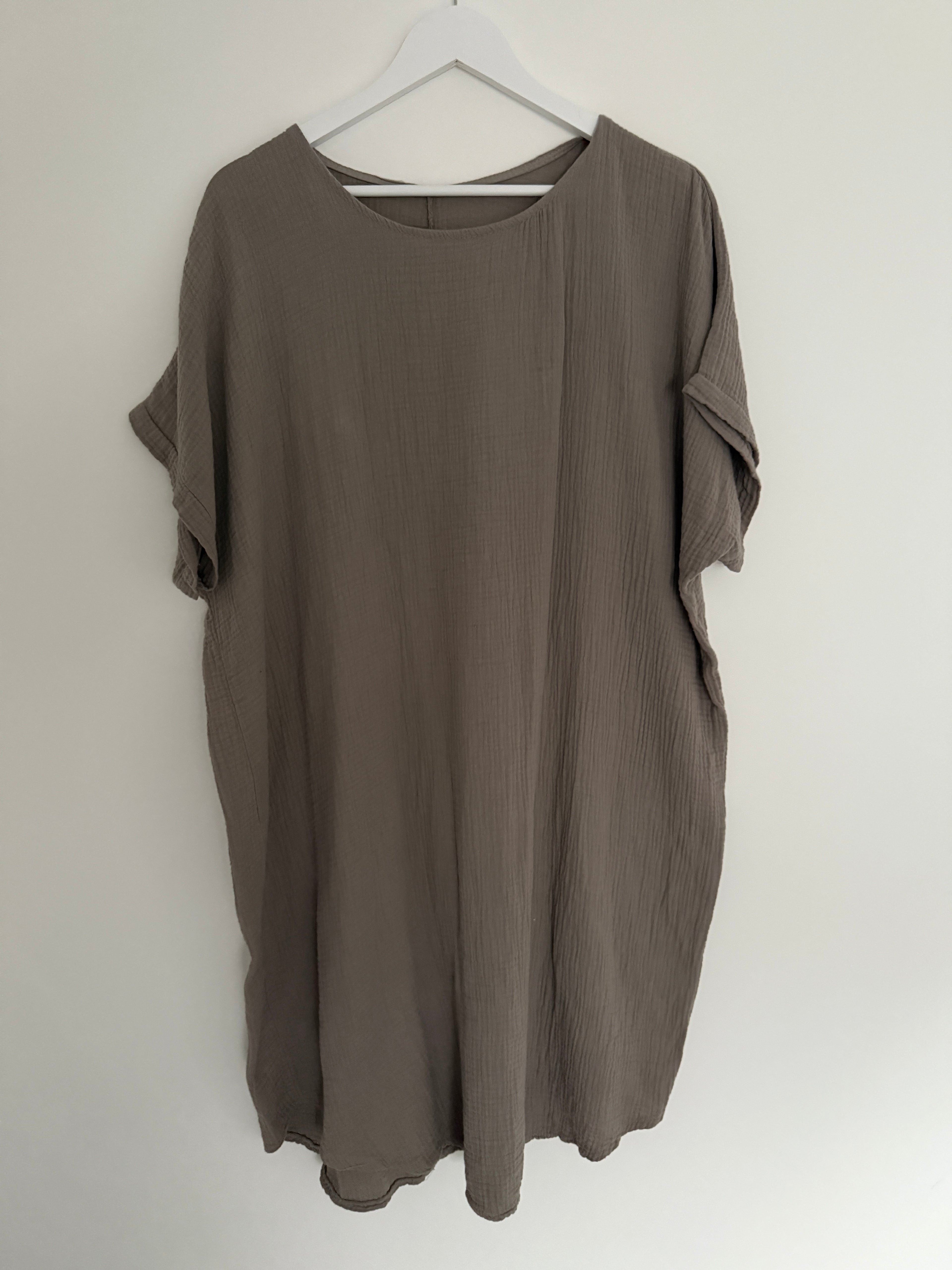 CURVY MUSSELIN KLEID | FLAIR