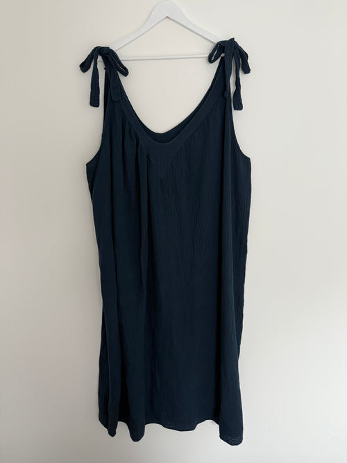 CURVY MUSSELIN KLEID | SOMMERTRAUM