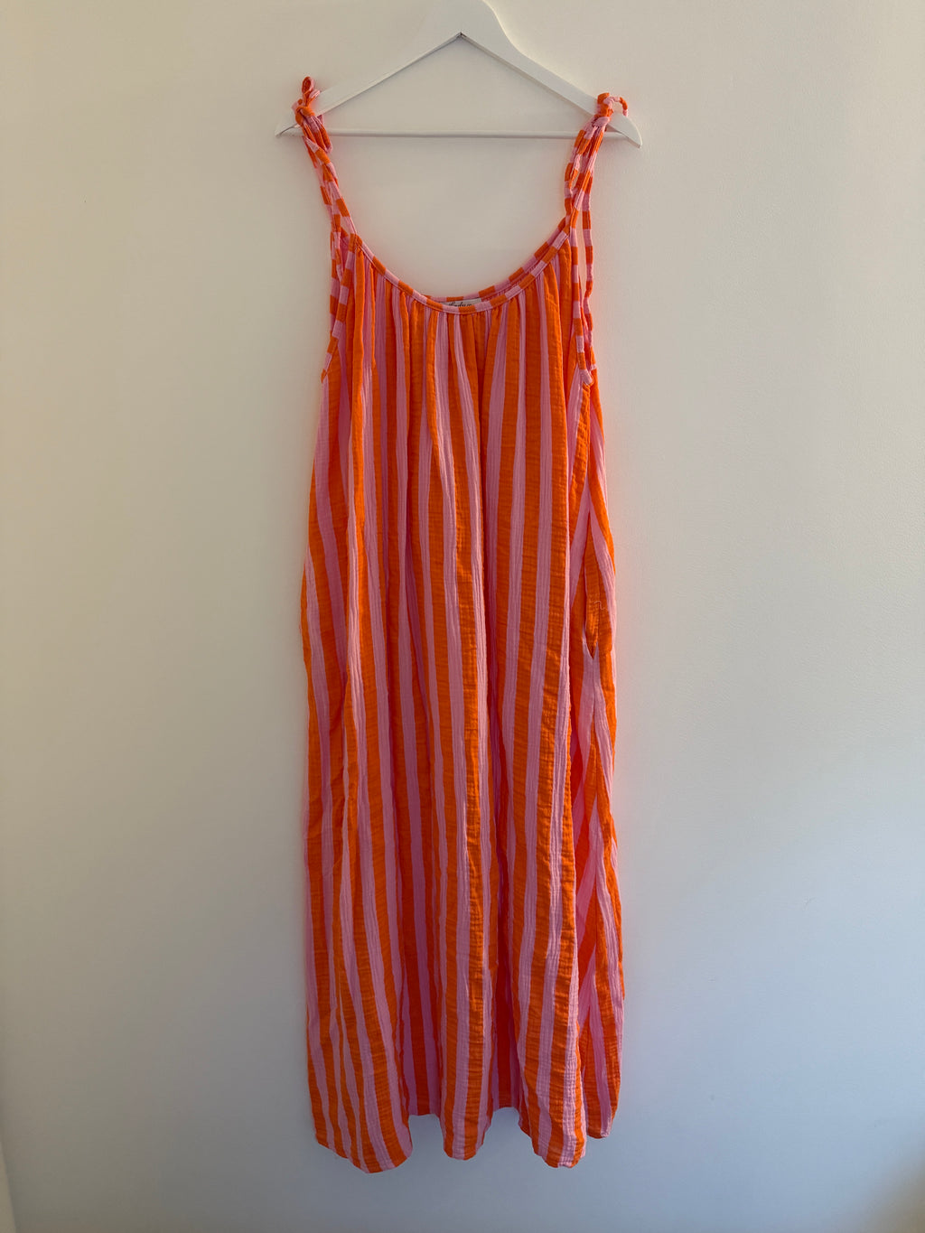 CURVY MUSSELIN KLEID | STRIVELLA