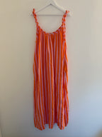 CURVY MUSSELIN KLEID | STRIVELLA