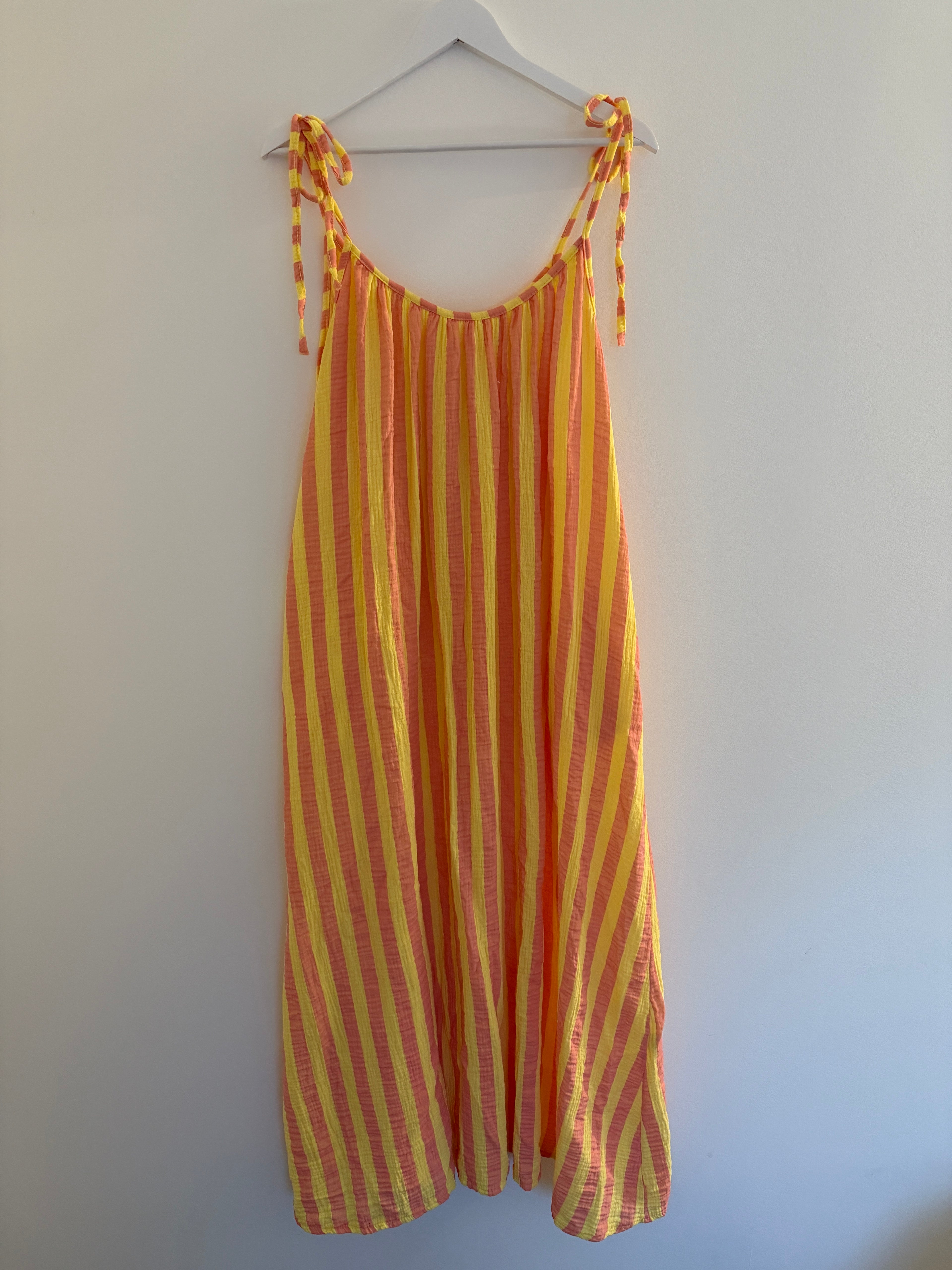 CURVY MUSSELIN KLEID | STRIVELLA