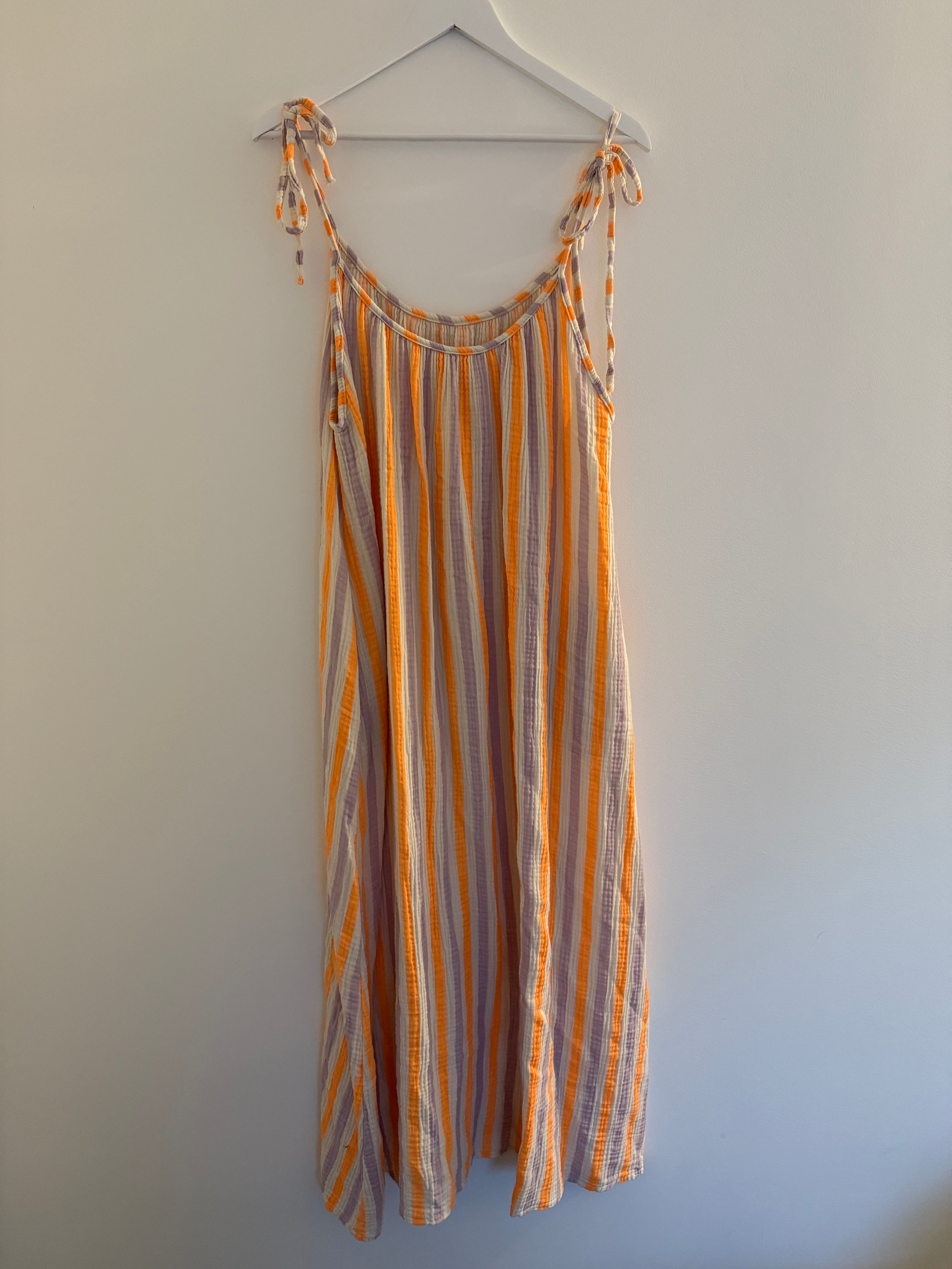 CURVY MUSSELIN KLEID | STRIVELLA