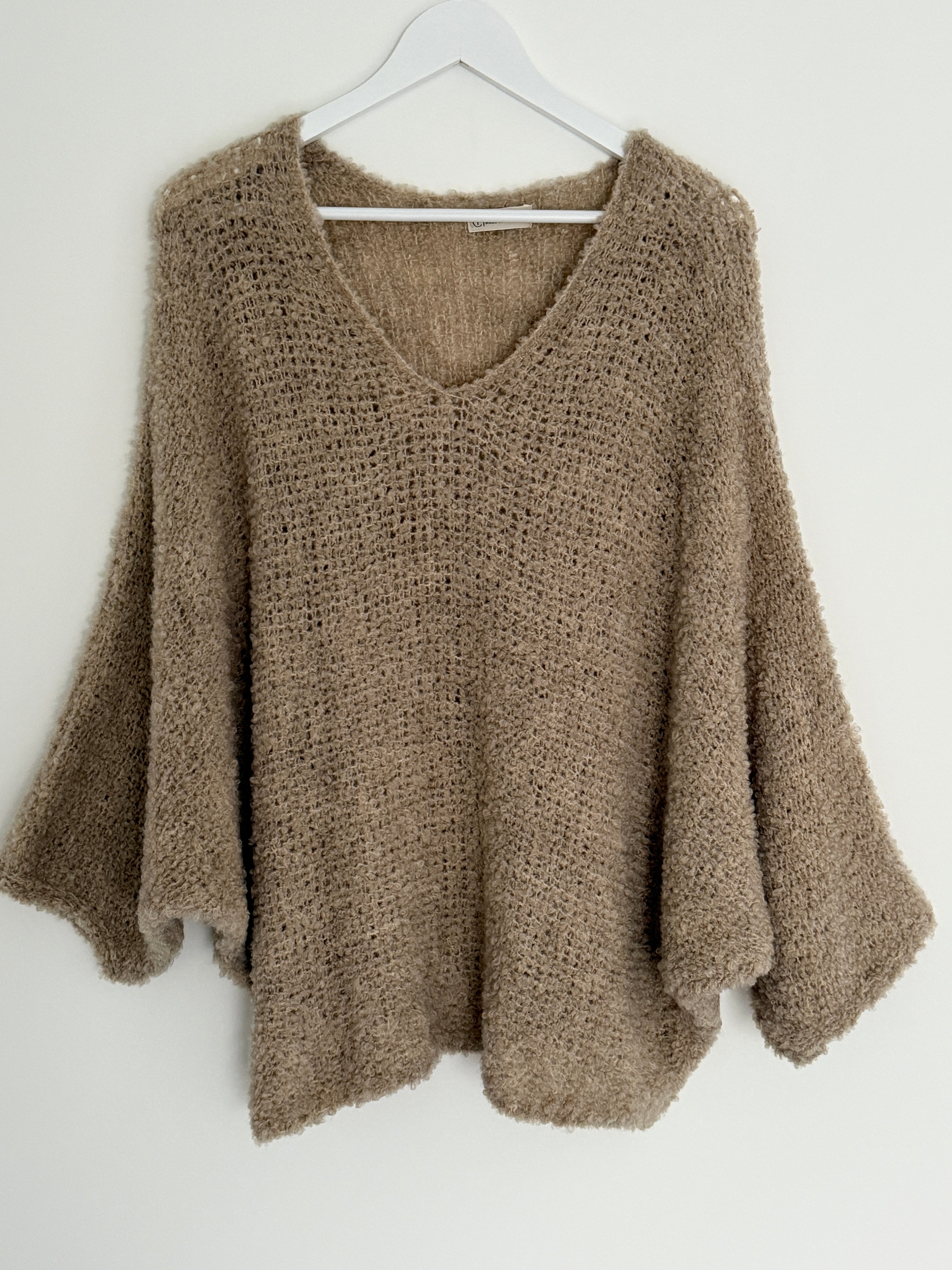 CURVY BOUCLÉ-PULLOVER | NUVÉ